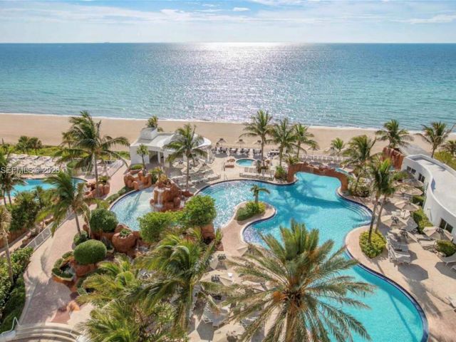 condo for sale in Sunny Isles Beach - 18001 Collins Ave 916 - MondialRealty