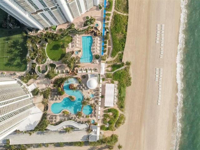 condo for sale in Sunny Isles Beach - 18001 Collins Ave 916 - MondialRealty