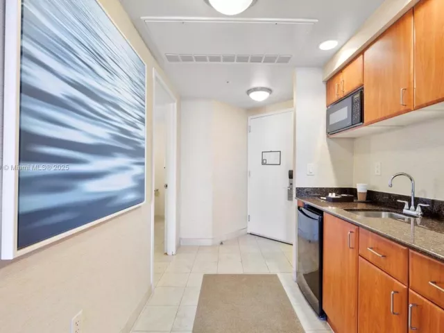 Apartment for sale  Unit #801+916 - photo 5658351