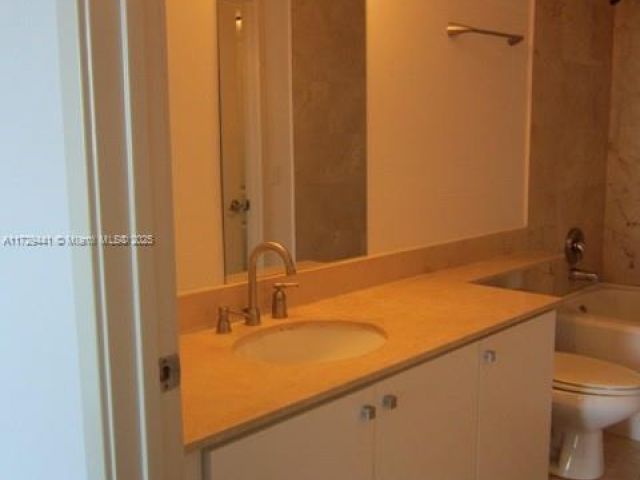 1-bedroom condo for sale in Miami - 170 SE 14th St 2306 - MondialRealty