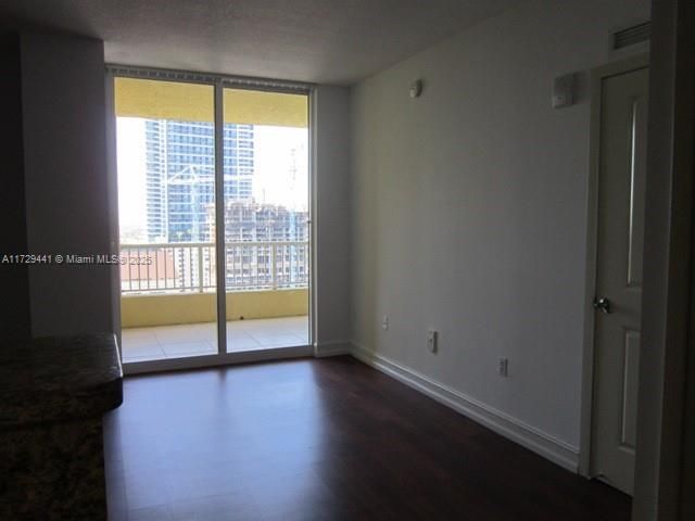 1-bedroom condo for sale in Miami - 170 SE 14th St 2306 - MondialRealty