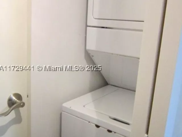 1-bedroom condo for sale in Miami - 170 SE 14th St 2306 - MondialRealty