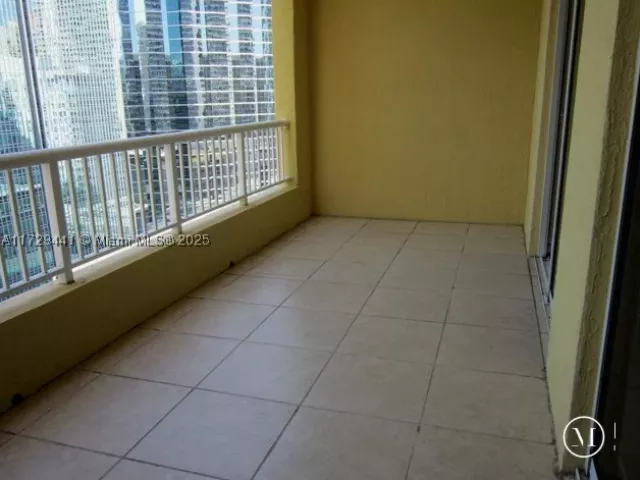 1-bedroom condo for sale in Miami - 170 SE 14th St 2306 - MondialRealty