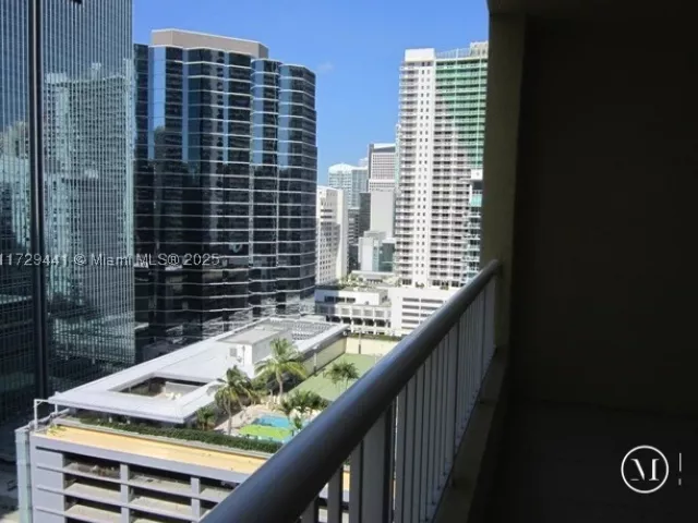 1-bedroom condo for sale in Miami - 170 SE 14th St 2306 - MondialRealty