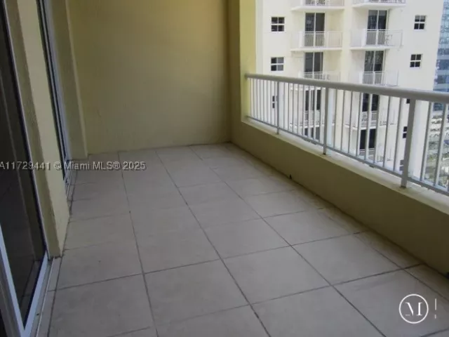 1-bedroom condo for sale in Miami - 170 SE 14th St 2306 - MondialRealty