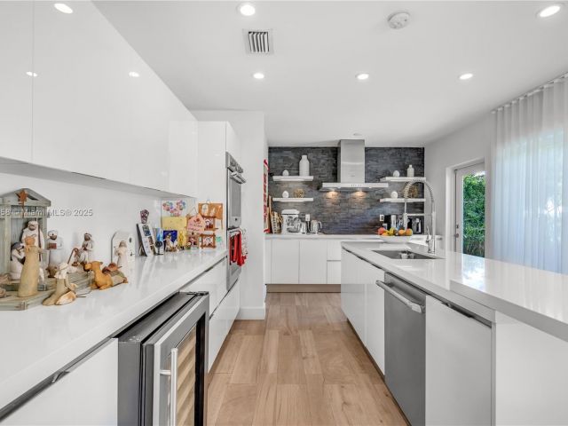 Home for rent at 290 E Shore Dr E - photo 5846078