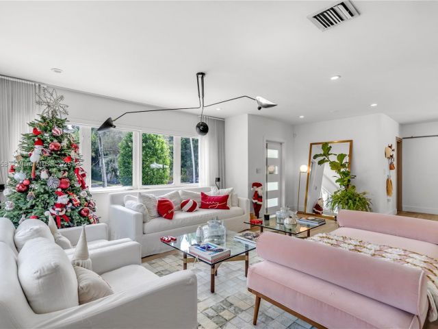 Home for rent at 290 E Shore Dr E - photo 5846085