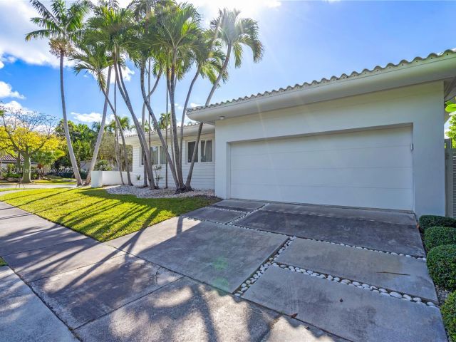 Home for rent at 290 E Shore Dr E - photo 5846086