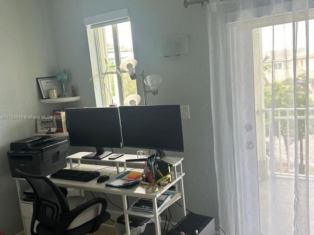 Home for rent at 318 NE 31st Ave - photo 5598571