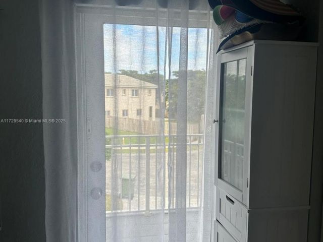 Home for rent at 318 NE 31st Ave - photo 5598575