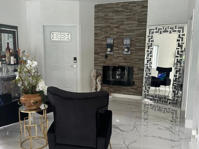 Home for rent at 318 NE 31st Ave - photo 5598580