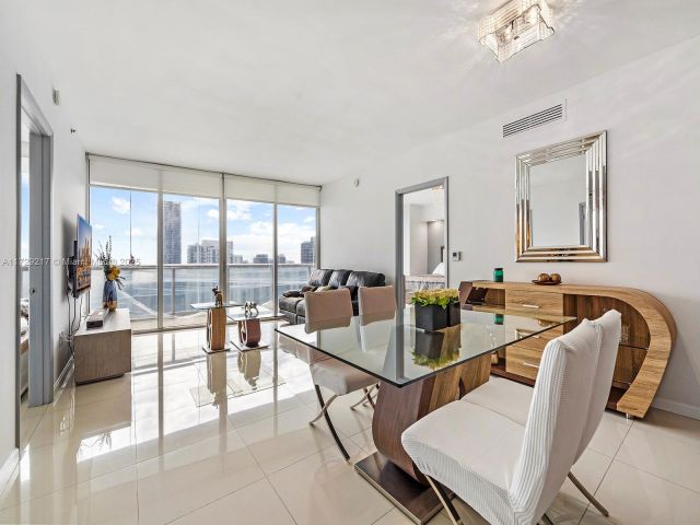 Apartment for sale  Unit #5203 - photo 5615050