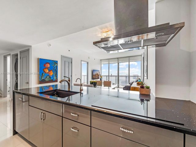 Apartment for sale  Unit #5203 - photo 5615051