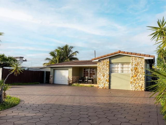 Home for sale at 6575 SW 27th St - photo 5886677