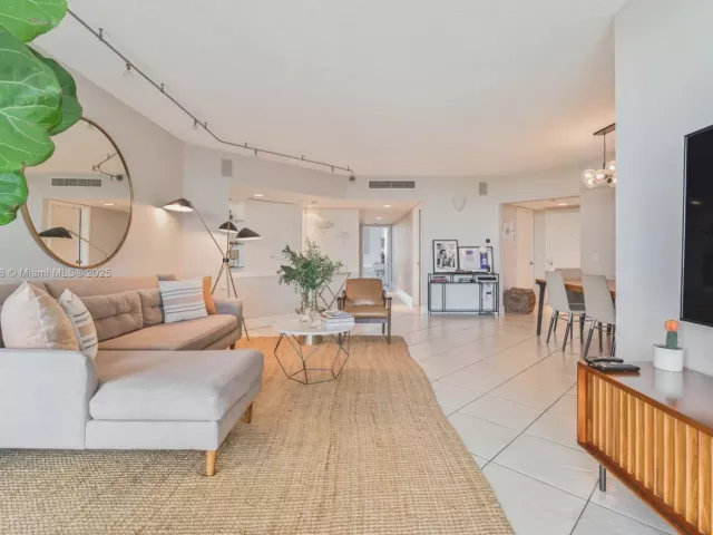 Apartment for sale  Unit #805 - photo 5545134