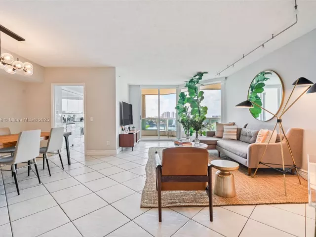 Apartment for sale  Unit #805 - photo 5545136