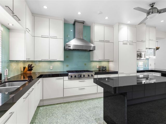 Home for sale at 1181 S Alhambra Cir - photo 5560290