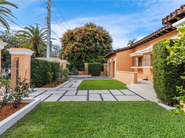 Home for sale at 1181 S Alhambra Cir - photo 5560291