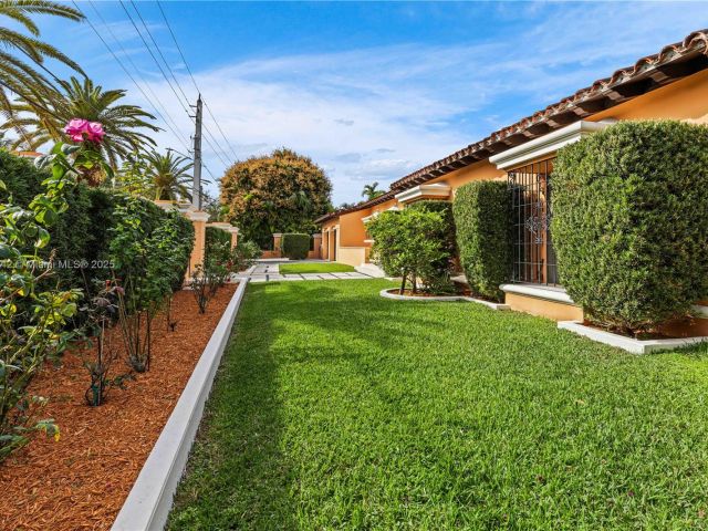 Home for sale at 1181 S Alhambra Cir - photo 5560292