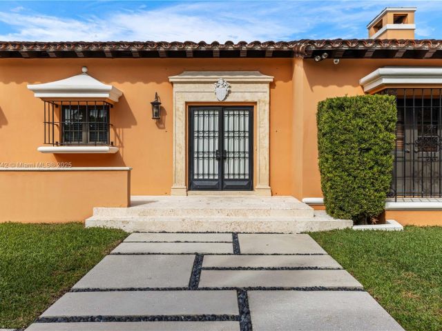 Home for sale at 1181 S Alhambra Cir - photo 5560293