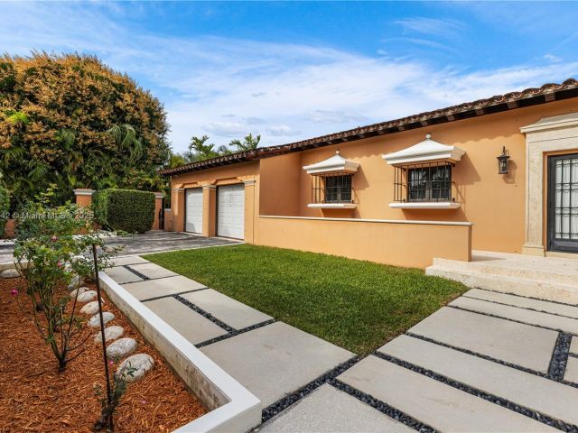 Home for sale at 1181 S Alhambra Cir - photo 5560294