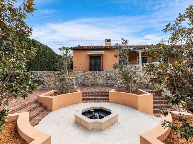 Home for sale at 1181 S Alhambra Cir - photo 5560298