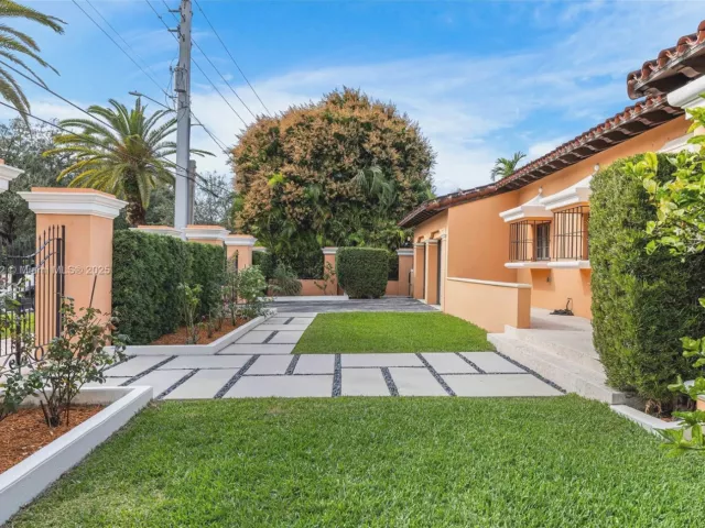 4-bedroom home for sale in Coral Gables - 1181 S Alhambra Cir - MondialRealty