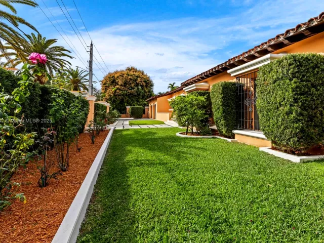 4-bedroom home for sale in Coral Gables - 1181 S Alhambra Cir - MondialRealty