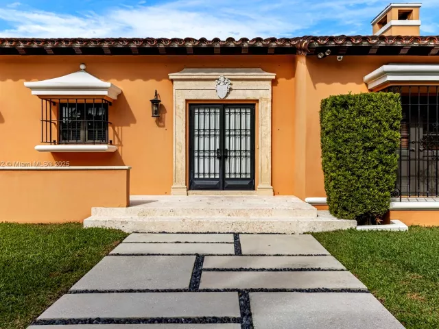 4-bedroom home for sale in Coral Gables - 1181 S Alhambra Cir - MondialRealty