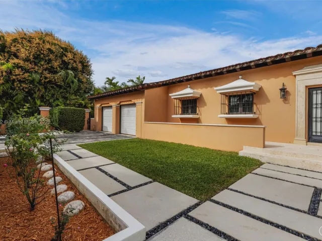 4-bedroom home for sale in Coral Gables - 1181 S Alhambra Cir - MondialRealty