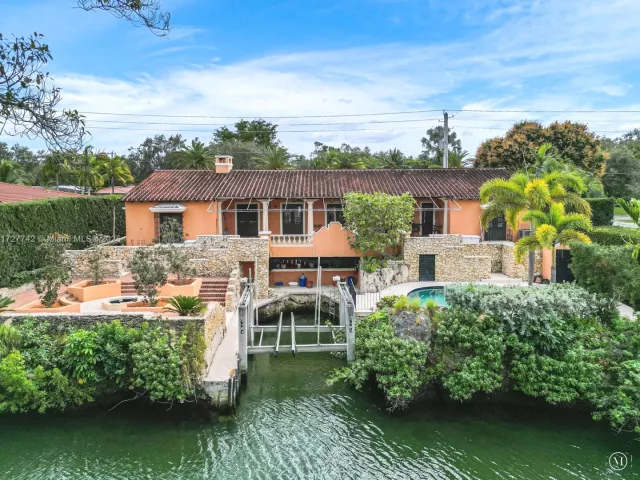 4-bedroom home for sale in Coral Gables - 1181 S Alhambra Cir - MondialRealty