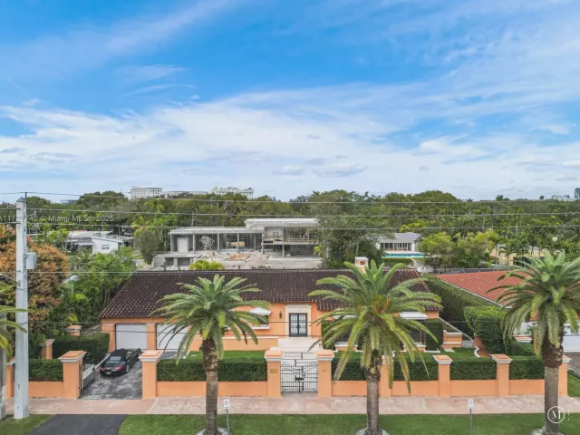 4-bedroom home for sale in Coral Gables - 1181 S Alhambra Cir - MondialRealty