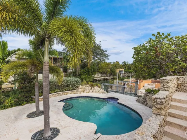 4-bedroom home for sale in Coral Gables - 1181 S Alhambra Cir - MondialRealty