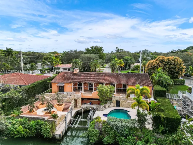4-bedroom home for sale in Coral Gables - 1181 S Alhambra Cir - MondialRealty