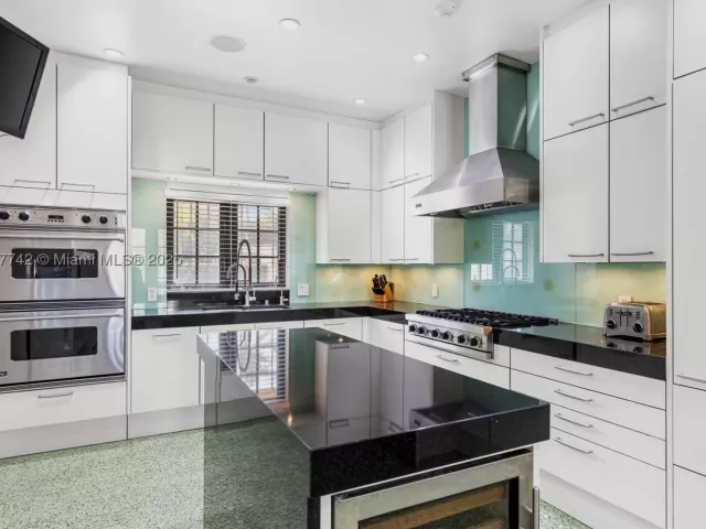4-bedroom home for sale in Coral Gables - 1181 S Alhambra Cir - MondialRealty