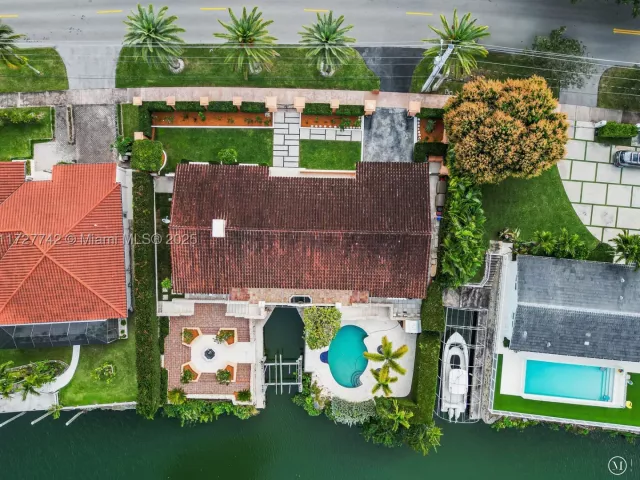 4-bedroom home for sale in Coral Gables - 1181 S Alhambra Cir - MondialRealty