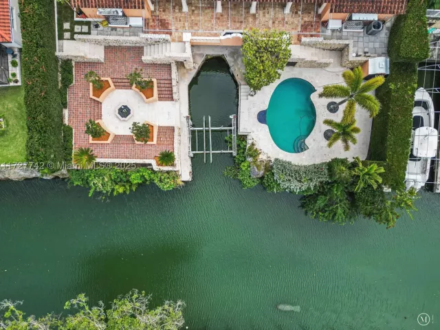 4-bedroom home for sale in Coral Gables - 1181 S Alhambra Cir - MondialRealty