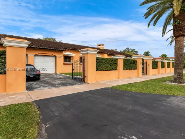 4-bedroom home for sale in Coral Gables - 1181 S Alhambra Cir - MondialRealty