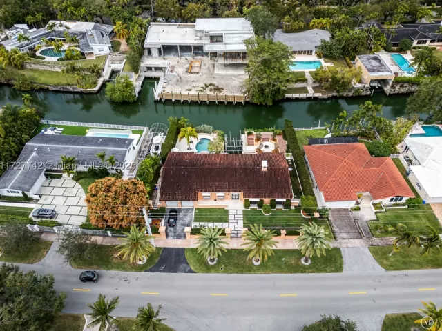 4-bedroom home for sale in Coral Gables - 1181 S Alhambra Cir - MondialRealty