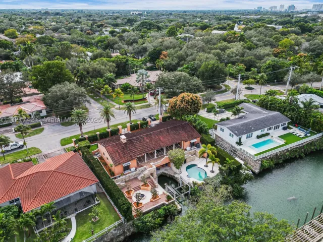 4-bedroom home for sale in Coral Gables - 1181 S Alhambra Cir - MondialRealty
