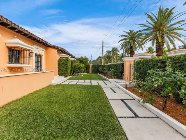4-bedroom home for sale in Coral Gables - 1181 S Alhambra Cir - MondialRealty