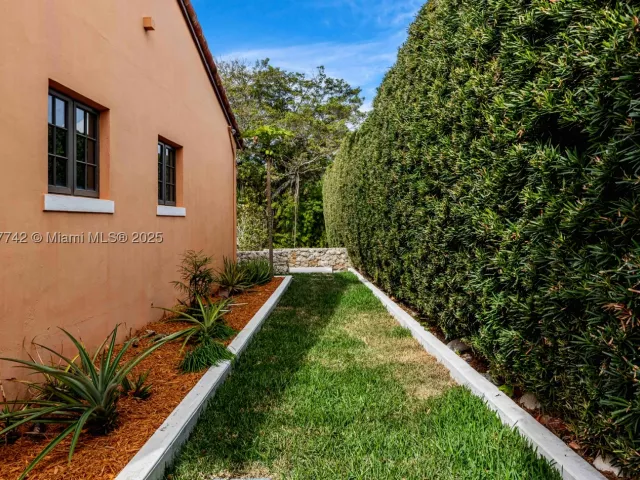 4-bedroom home for sale in Coral Gables - 1181 S Alhambra Cir - MondialRealty