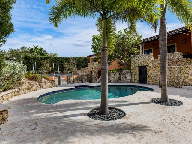 4-bedroom home for sale in Coral Gables - 1181 S Alhambra Cir - MondialRealty