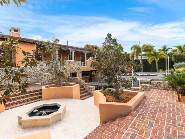 4-bedroom home for sale in Coral Gables - 1181 S Alhambra Cir - MondialRealty