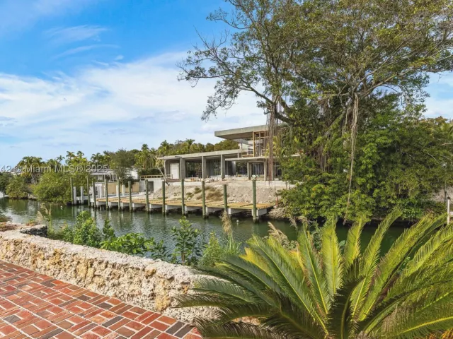 4-bedroom home for sale in Coral Gables - 1181 S Alhambra Cir - MondialRealty