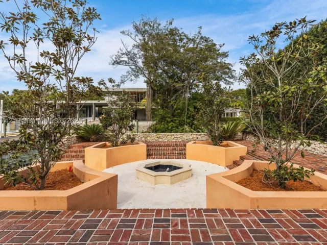 4-bedroom home for sale in Coral Gables - 1181 S Alhambra Cir - MondialRealty