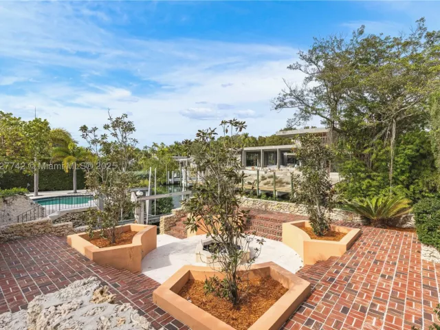 4-bedroom home for sale in Coral Gables - 1181 S Alhambra Cir - MondialRealty