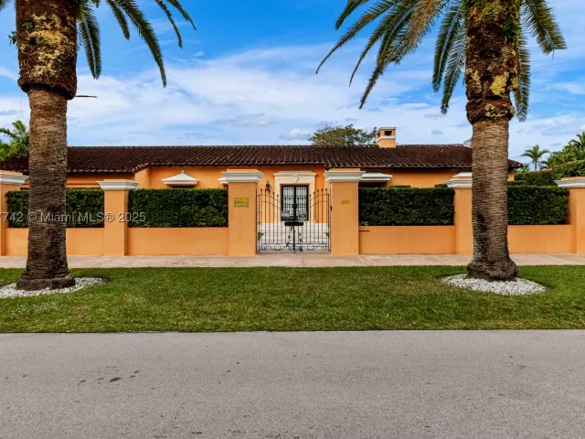4-bedroom home for sale in Coral Gables - 1181 S Alhambra Cir - MondialRealty
