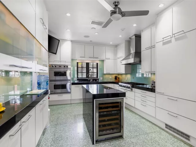 4-bedroom home for sale in Coral Gables - 1181 S Alhambra Cir - MondialRealty