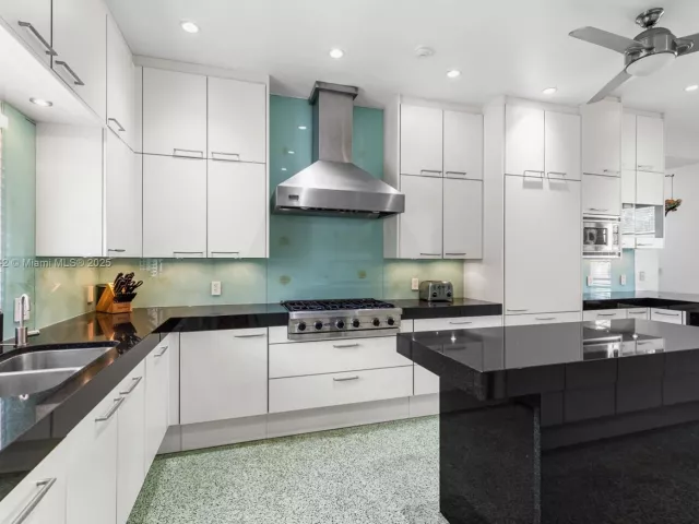 4-bedroom home for sale in Coral Gables - 1181 S Alhambra Cir - MondialRealty